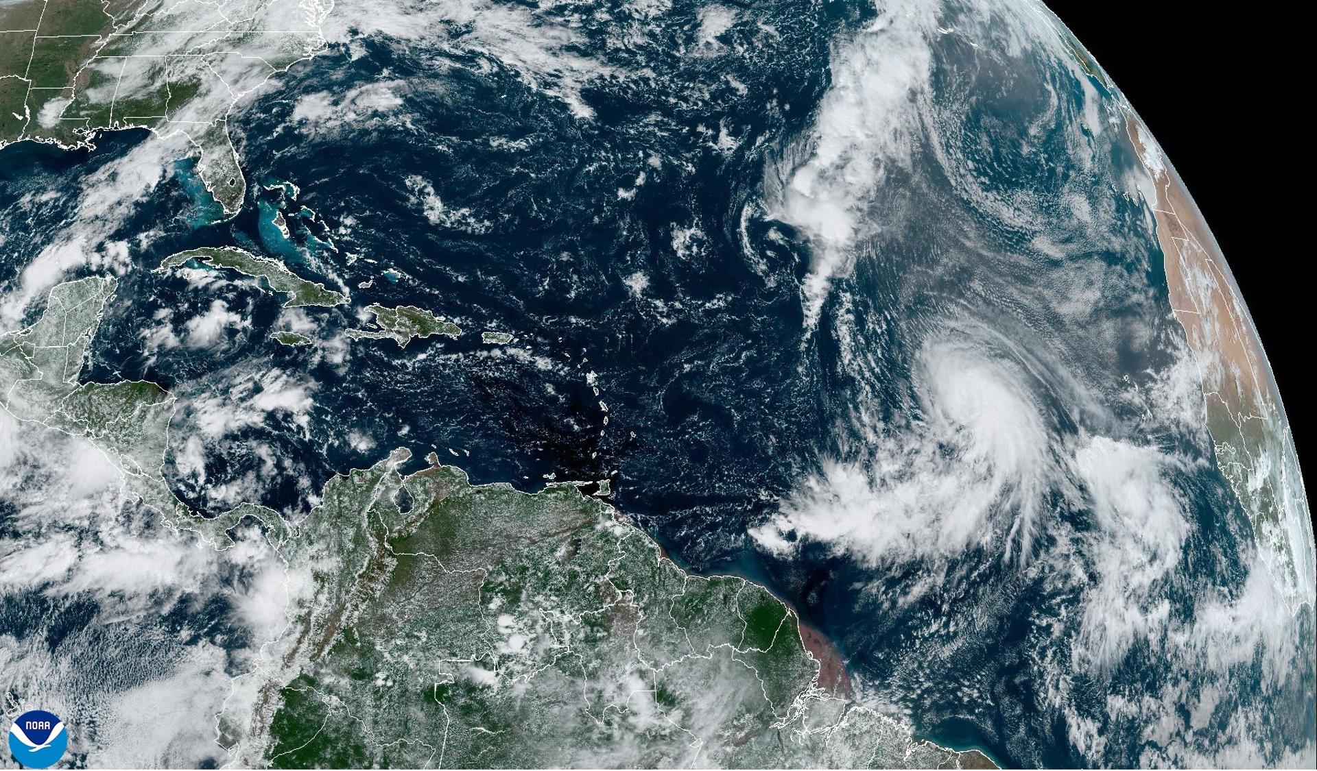 La tormenta tropical Kirk se convierte en huracán por los fuertes vientos en el centro del Atlántico