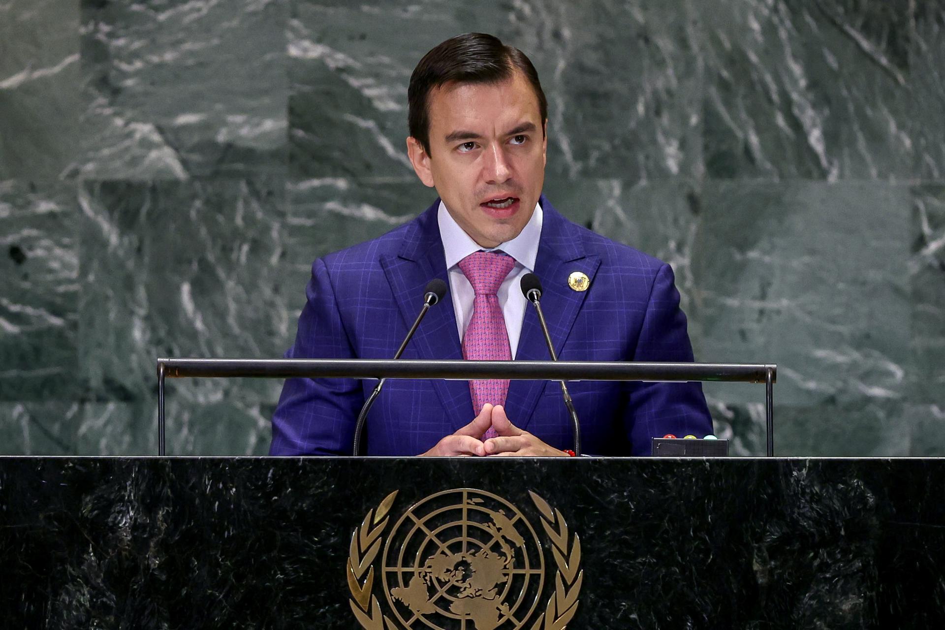 El presidente de Ecuador espera que apagones terminen este diciembre