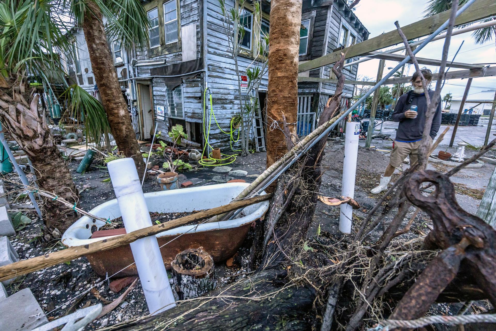 Aumentan a cuatro los muertos por huracán Milton, que sale ya de la península de Florida