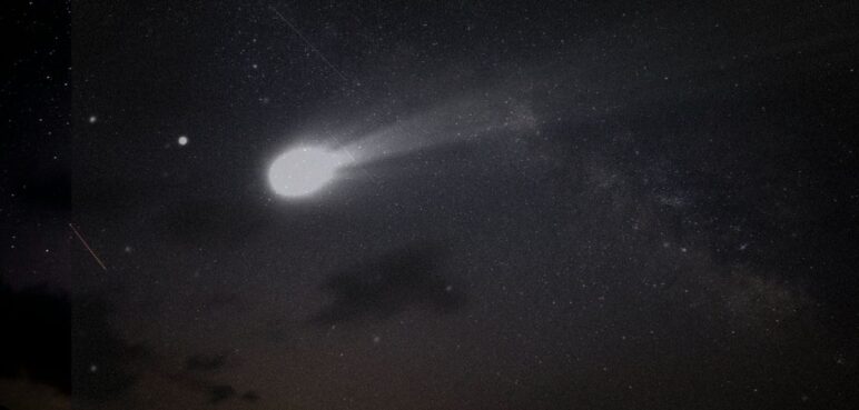 ¡Última oportunidad para ver el Cometa del siglo! Así puede observarlo