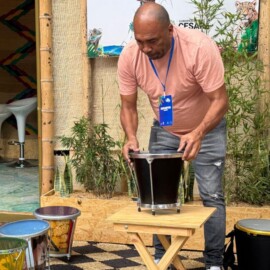 ¿Emprender reciclando? Conozca esta iniciativa que destaca en la 'Zona Verde' de la COP16
