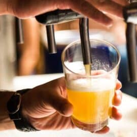 ¿Cuándo debería limitar el consumo de la cerveza? Estudio revela edad clave