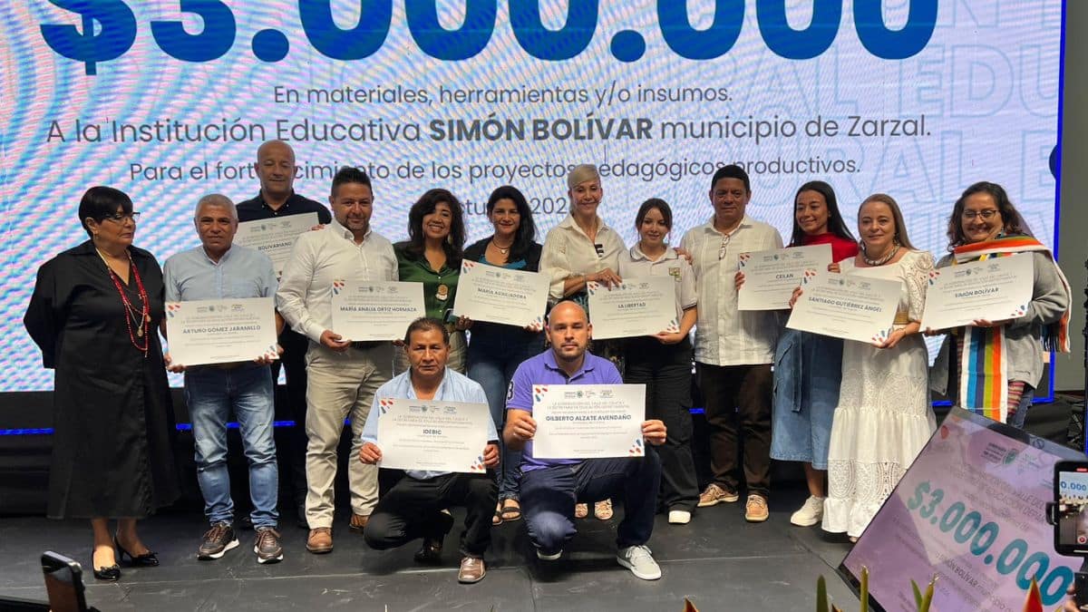 Firman convenio para el estudio y diseño de la vía Nóvita- Cartago