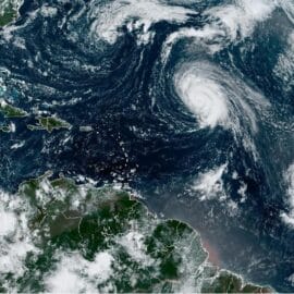 Huracán Kirk y tormenta Leslie avanzan en aguas del Atlántico