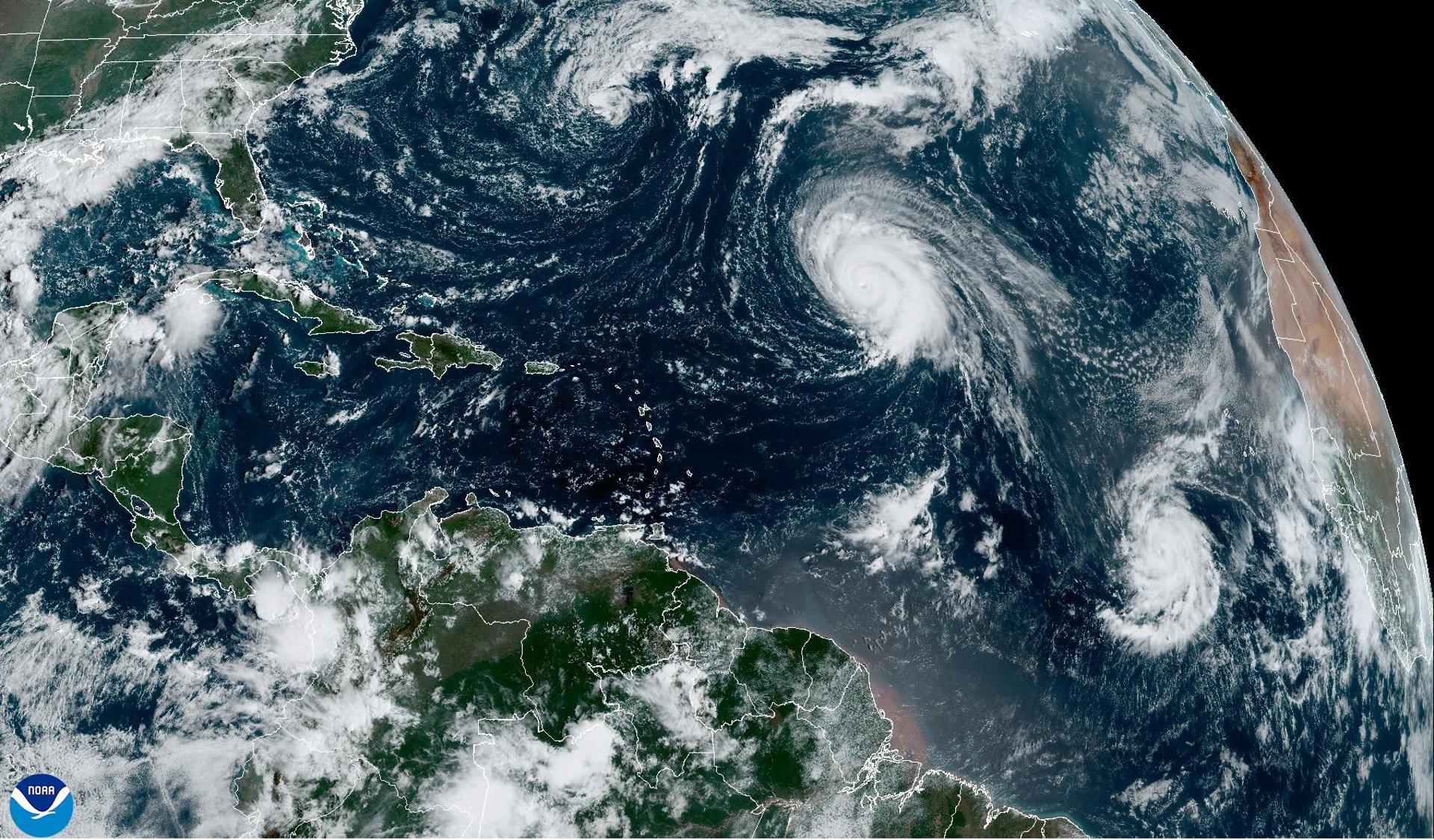 Huracán Kirk y tormenta Leslie avanzan en aguas del Atlántico