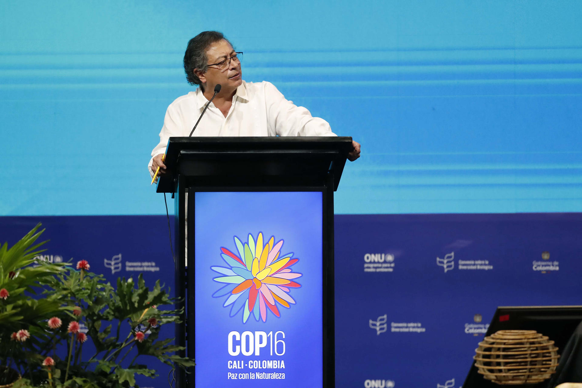 Presidente Petro atribuye al "colapso climático" las inundaciones en España