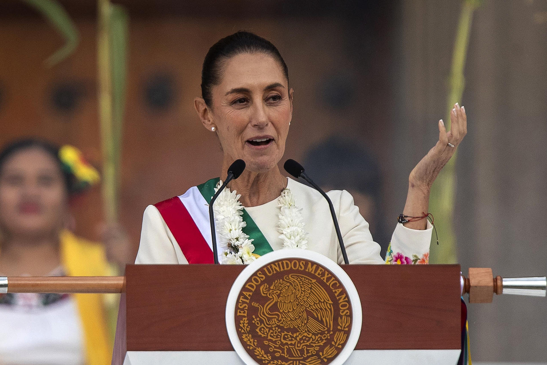 Sheinbaum hace historia como primera presidenta y promete continuidad en México