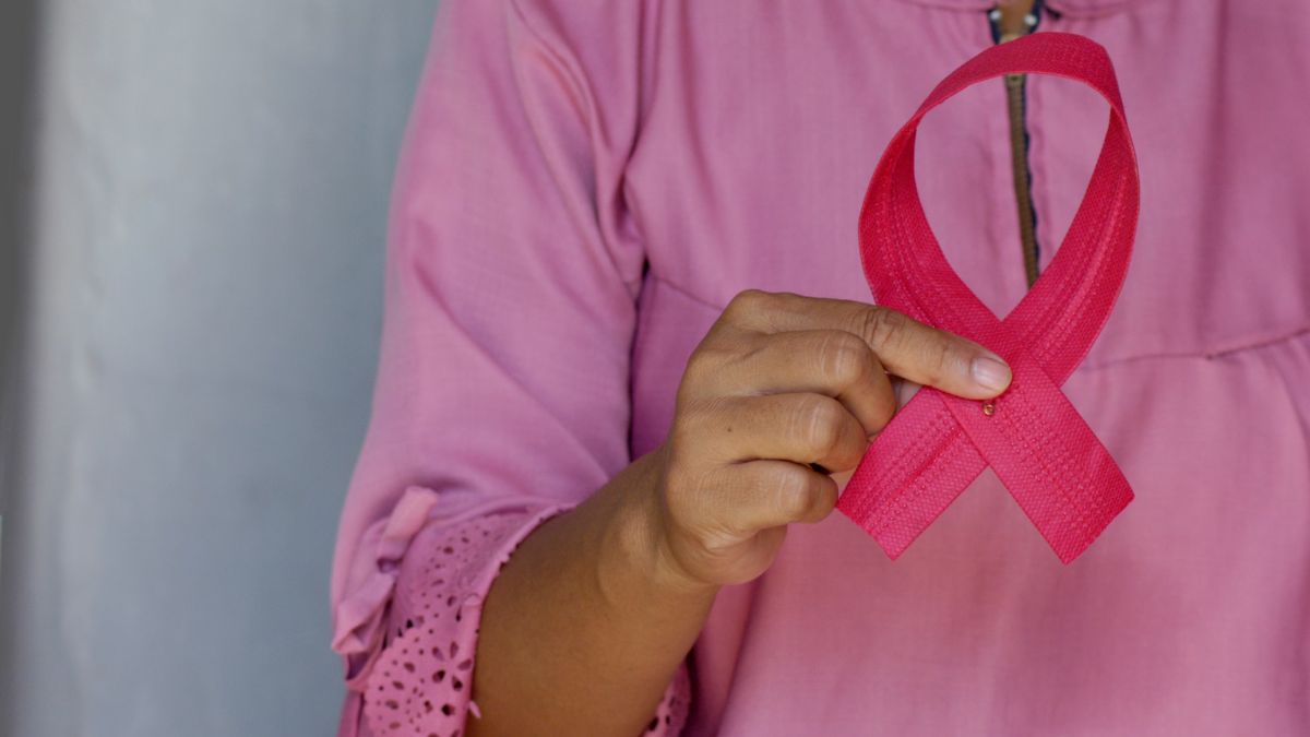 Estudio revela por qué aumenta el riesgo de cáncer de mama tras la menopausia