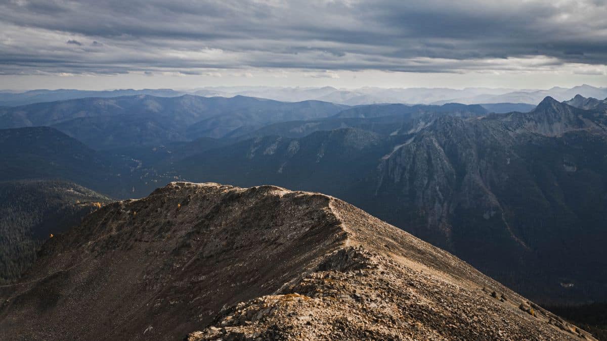 ¿Qué beneficios tiene Colombia al ser atravesada por tres cordilleras?