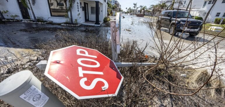 Sube el número de fallecidos por los tornados y el huracán Milton en Florida