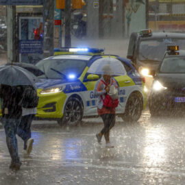Lluvias torrenciales en Cataluña, España, paralizan transporte y generan alerta