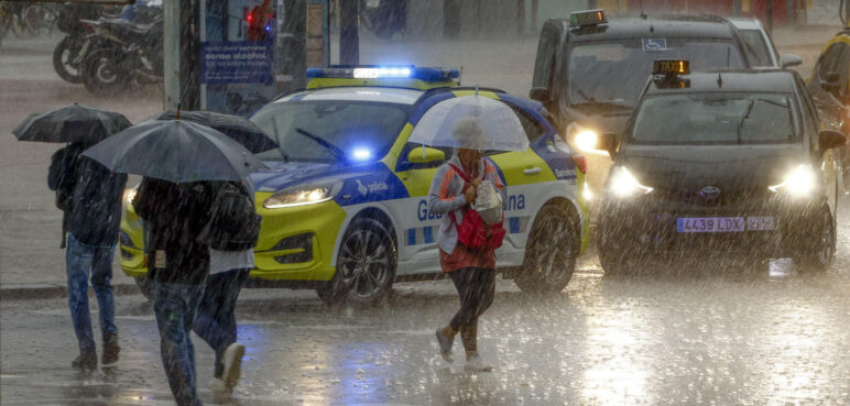 Lluvias torrenciales en Cataluña, España, paralizan transporte y generan alerta