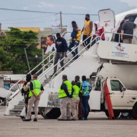 ONU detiene ayuda humanitaria a Haití por ola de violencia
