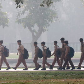 Niebla tóxica en Nueva Delhi provoca cancelaciones de vuelos debido a la baja visibilidad