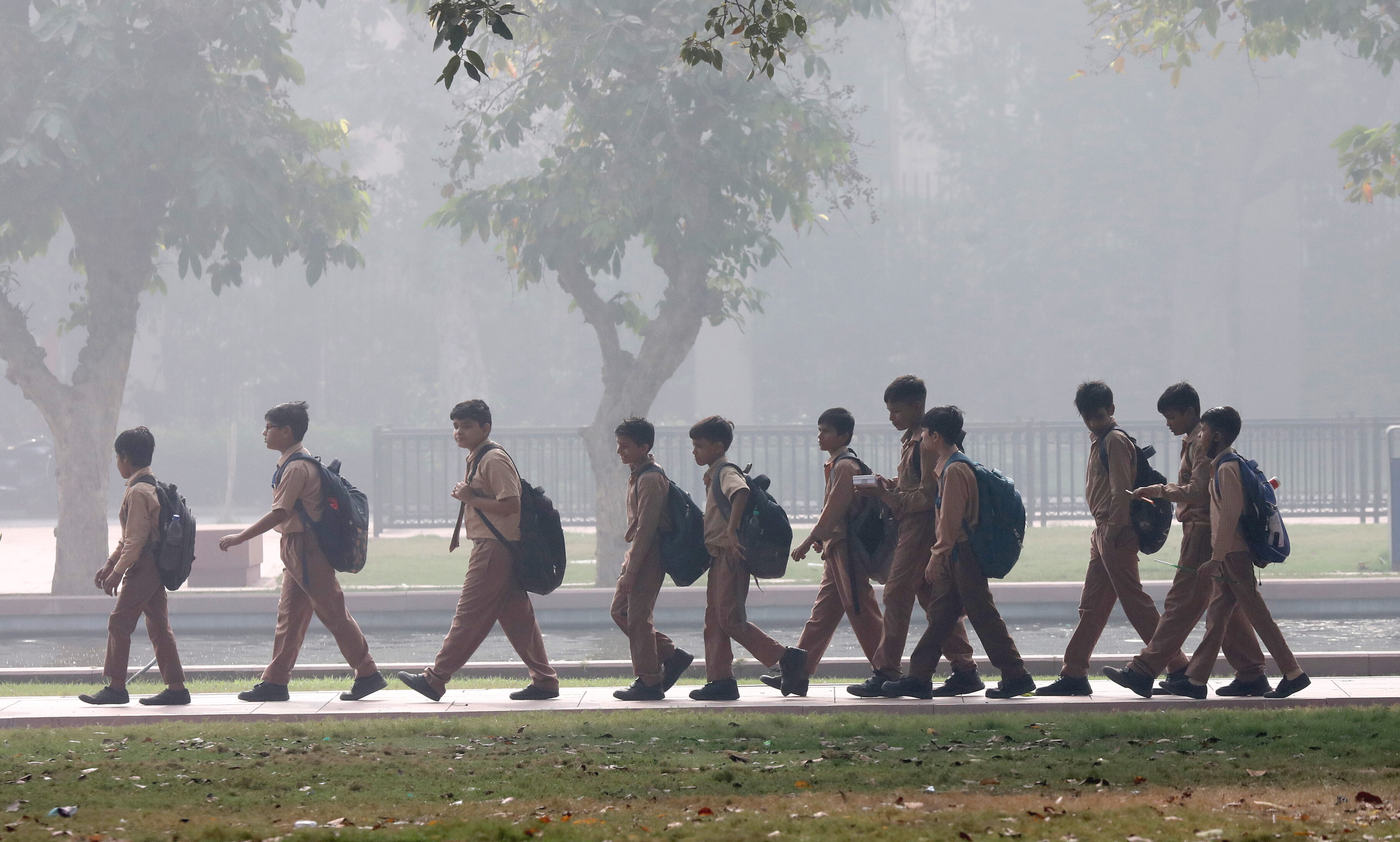 Niebla tóxica en Nueva Delhi provoca cancelaciones de vuelos debido a la baja visibilidad
