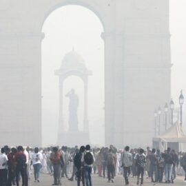 Niebla tóxica en Nueva Delhi provoca cancelaciones de vuelos por baja visibilidad