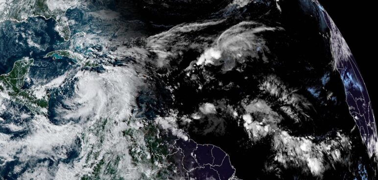 Rafael se convierte en huracán, aumenta su intensidad y se dirige a Cuba y las Islas Caimán