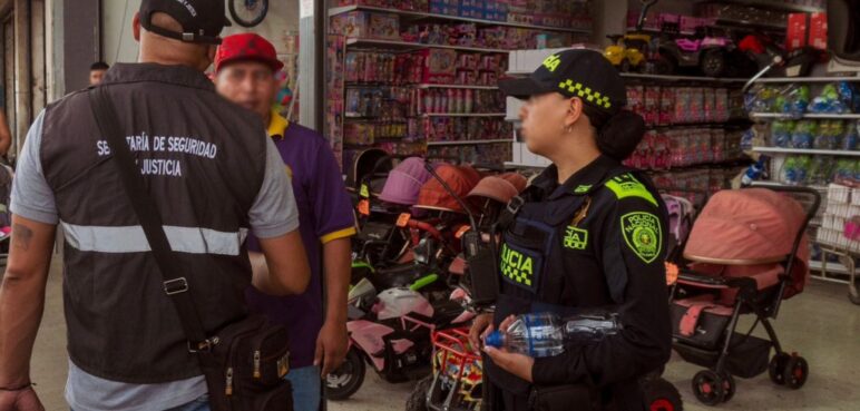 Operativos de la Policía en el Centro de Cali intentan prevenir el contrabando, experto analiza