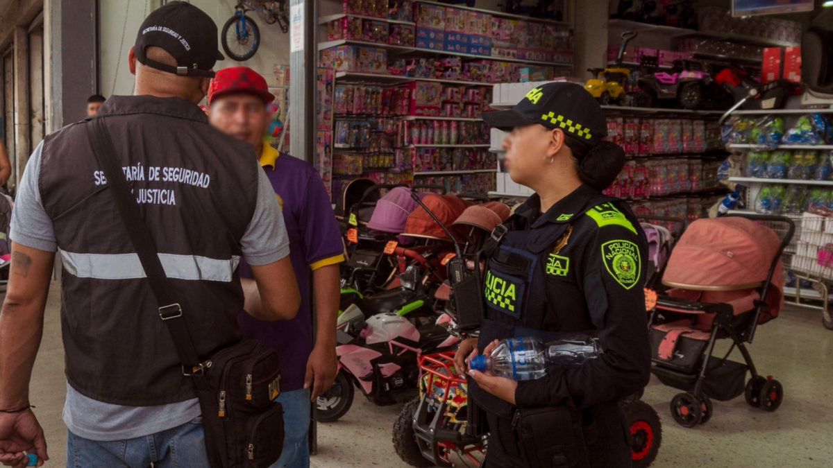Operativos de la Policía en el Centro de Cali intentan prevenir el contrabando, experto analiza