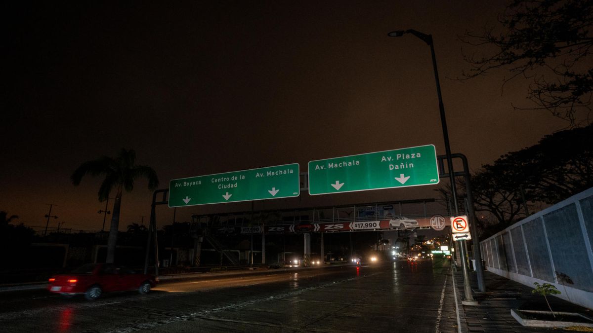 Colombia abastece nuevamente a Ecuador de electricidad, ¿Cuánto durarán los apagones?