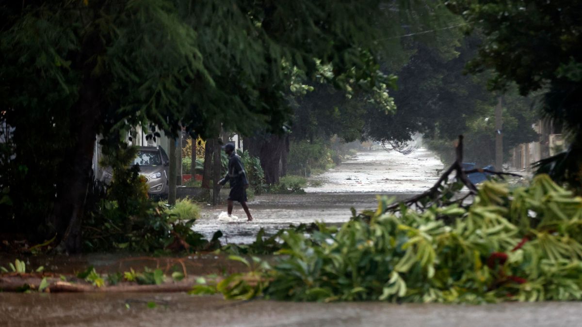 Lluvias torrenciales en Cataluña, España, paralizan transporte y generan alerta