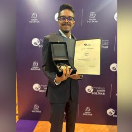 Jair Coll, joven periodista, reconocido por su reportaje sobre la 'Navidad Negra'