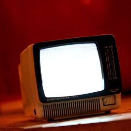 De la pantalla al cambio: el rol de la televisión en la sociedad