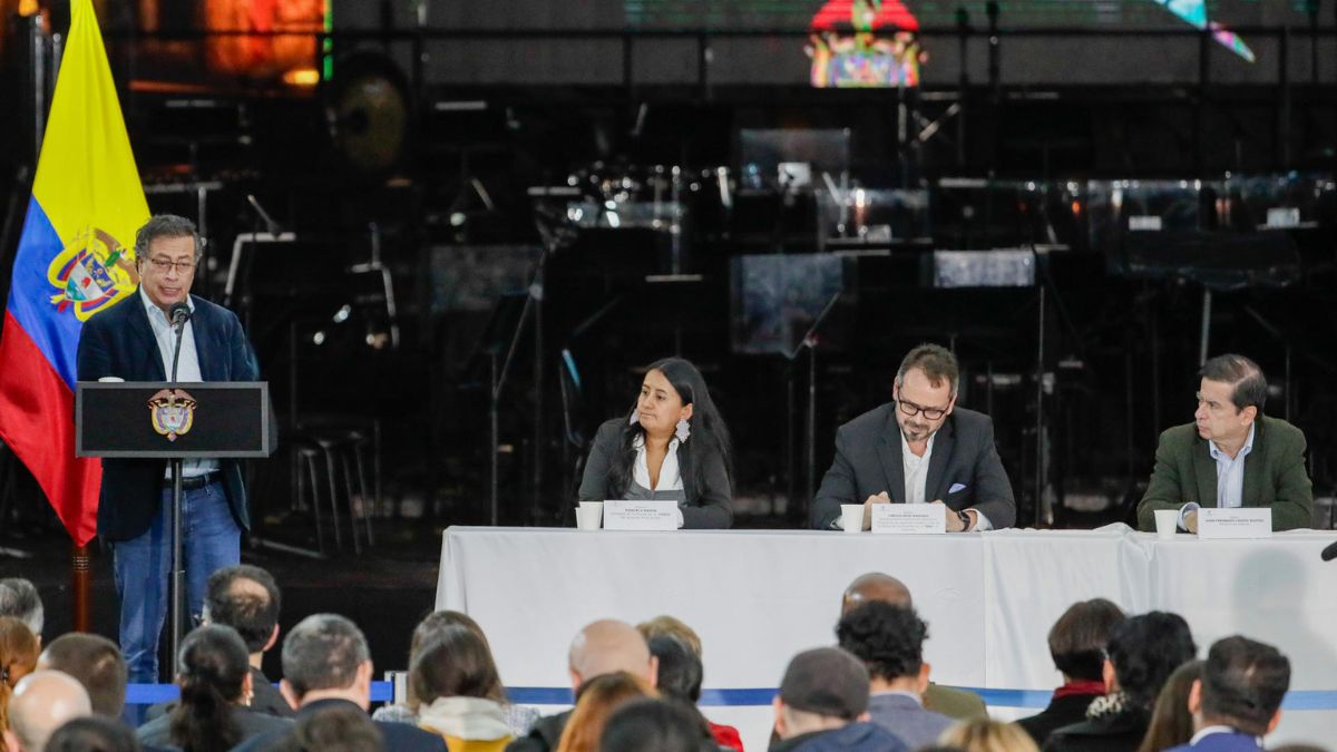 Petro pide al Congreso cambiar normas para agilizar la reforma agraria