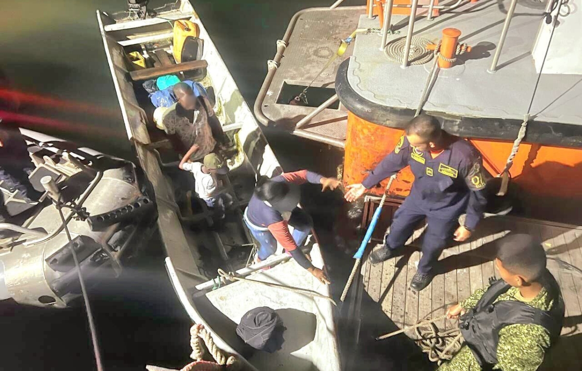 Rescatan a dos adultos y a un niño en aguas del Pacífico sur colombiano