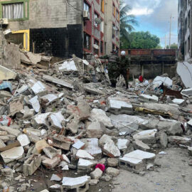 Una persona fallecida y cuatro menores heridos dejó desplome de edificio en Barranquilla