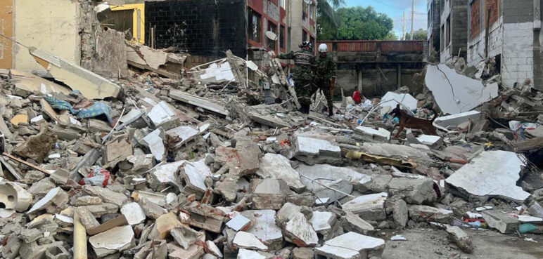 Una persona fallecida y cuatro menores heridos dejó desplome de edificio en Barranquilla