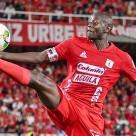 ¿Adrián Ramos volverá a jugar en Colombia? delantero estaría negociando