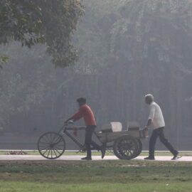 Niebla tóxica en Nueva Delhi provoca cancelaciones de vuelos debido a la baja visibilidad