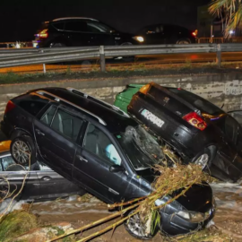 Fuertes lluvias en Almería, España: autoridades instan a la precaución ante alerta naranja