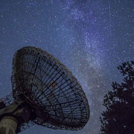 Telescopio captó una espeluznante nube en el centro de la galaxia ¿Nos preocupamos?