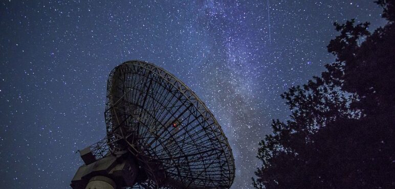 Telescopio captó una espeluznante nube en el centro de la galaxia ¿Nos preocupamos?