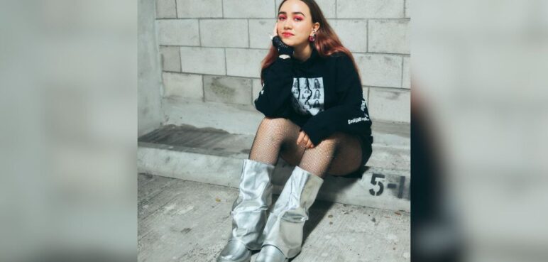 Ella es Ela Taubert, cantante colombiana que brilló en los Grammy