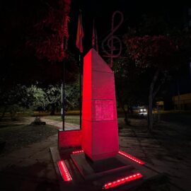 Cali homenajea a los Bomberos Voluntarios iluminando de rojo sus monumentos icónicos