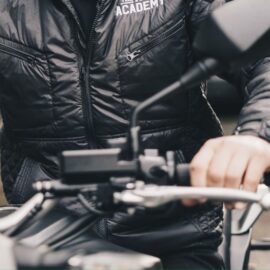 Así se debe frenar una moto correctamente: moteros, ¿lo hacían bien?