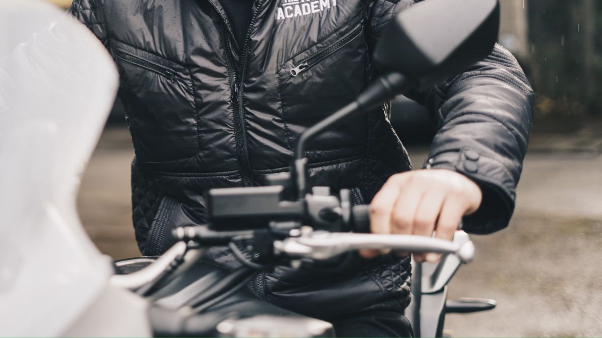 Así se debe frenar una moto correctamente: moteros, ¿lo hacían bien?