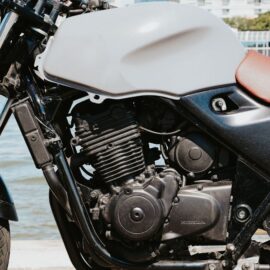 ¡Ojo a las fugas! ¿Cómo identificar y prevenir daños en el motor de tu moto?
