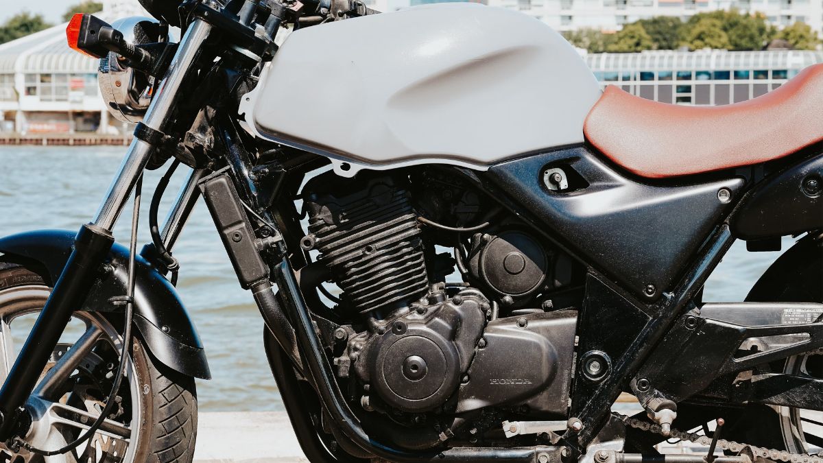 ¡Ojo a las fugas! ¿Cómo identificar y prevenir daños en el motor de tu moto?