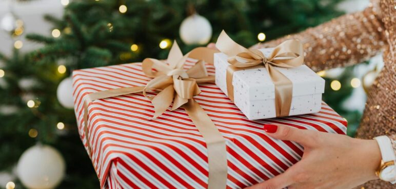 ¿No tienes ideas de regalos para una mujer en navidad? Estas opciones te pueden ayudar