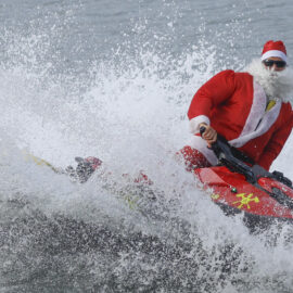 Navidad en la playa: Papá Noel regala sonrisas a niños discapacitados en Copacabana