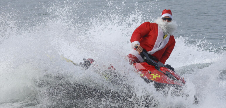 Navidad en la playa: Papá Noel regala sonrisas a niños discapacitados en Copacabana