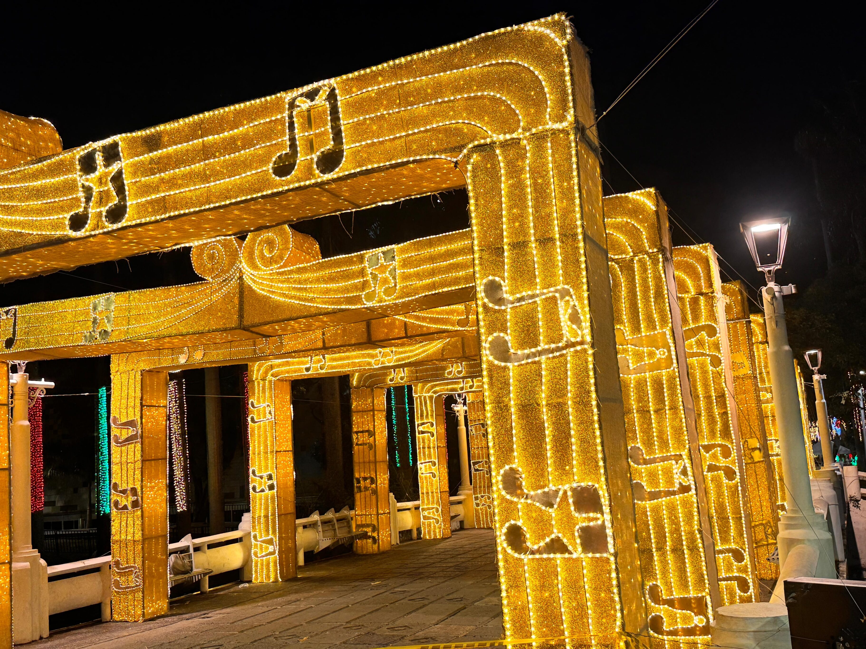 Alumbrado navideño en Cali 2024.