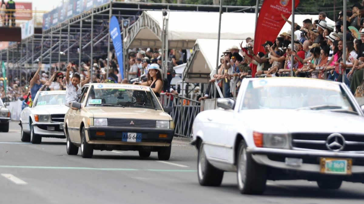 "La huella de un motor": balance del desfile de autos clásicos y antiguos en la Feria de Cali