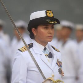 Primera mujer asume el mando de la fragata misilera 'ARC Independiente' en la Armada de Colombia