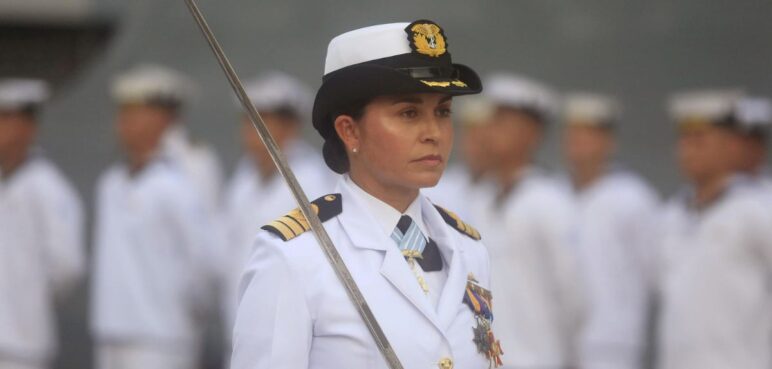 Primera mujer asume el mando de la fragata misilera 'ARC Independiente' en la Armada de Colombia