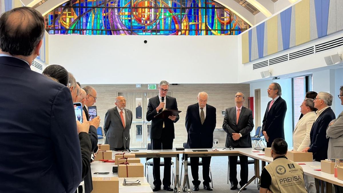 La UAO celebra el legado de Luis H Pérez: un homenaje a su trayectoria